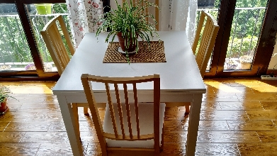 Mesa saln y cuatro sillas